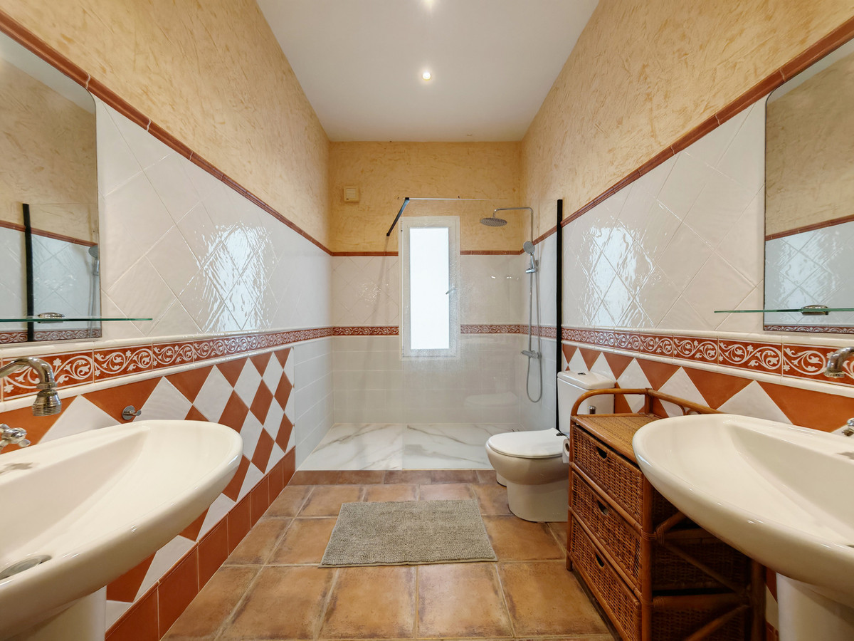 12 Bed Townhouse for sale in Coín Costa Del Sol, Málaga, Spain