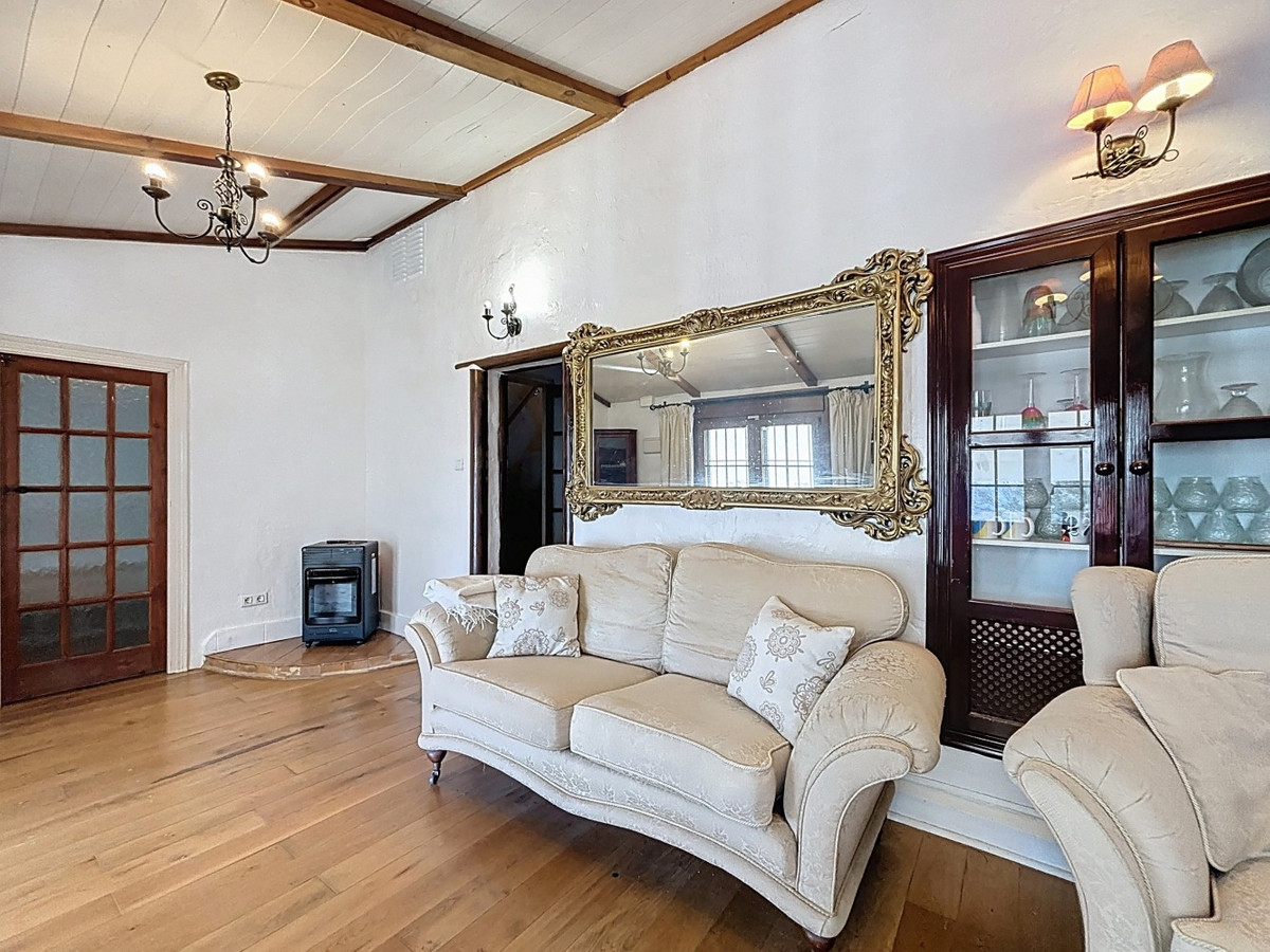 4 Bed Townhouse for sale in Periana Costa Del Sol East, Málaga, Spain