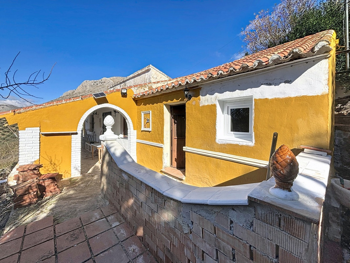 4 Bed Townhouse for sale in Periana Costa Del Sol East, Málaga, Spain