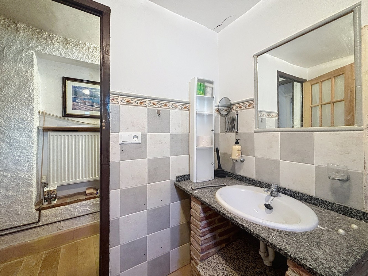 4 Bed Townhouse for sale in Periana Costa Del Sol East, Málaga, Spain