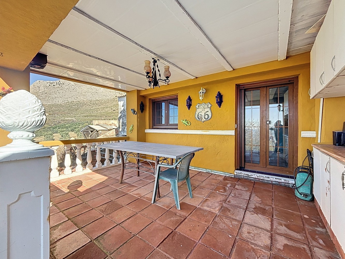 4 Bed Townhouse for sale in Periana Costa Del Sol East, Málaga, Spain