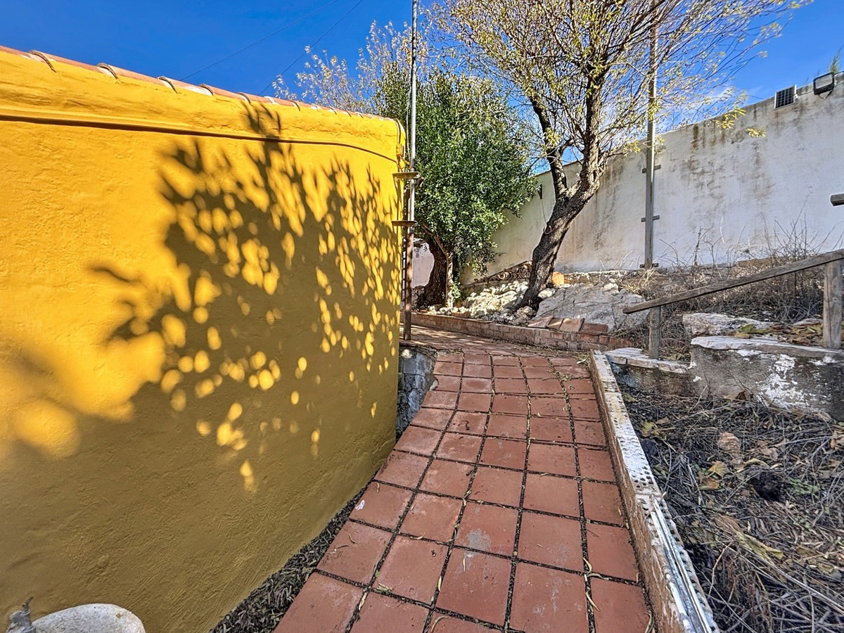 4 Bed Townhouse for sale in Periana Costa Del Sol East, Málaga, Spain