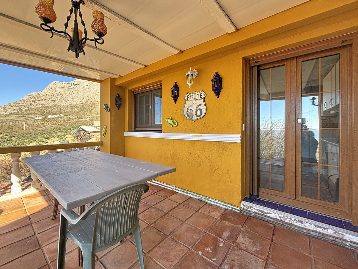 4 Bed Townhouse for sale in Periana Costa Del Sol East, Málaga, Spain