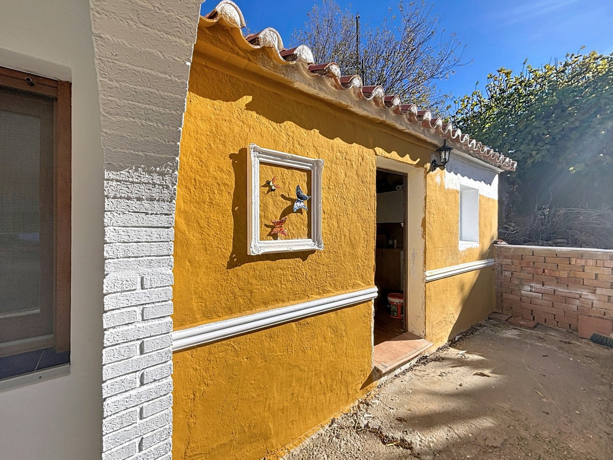 4 Bed Townhouse for sale in Periana Costa Del Sol East, Málaga, Spain