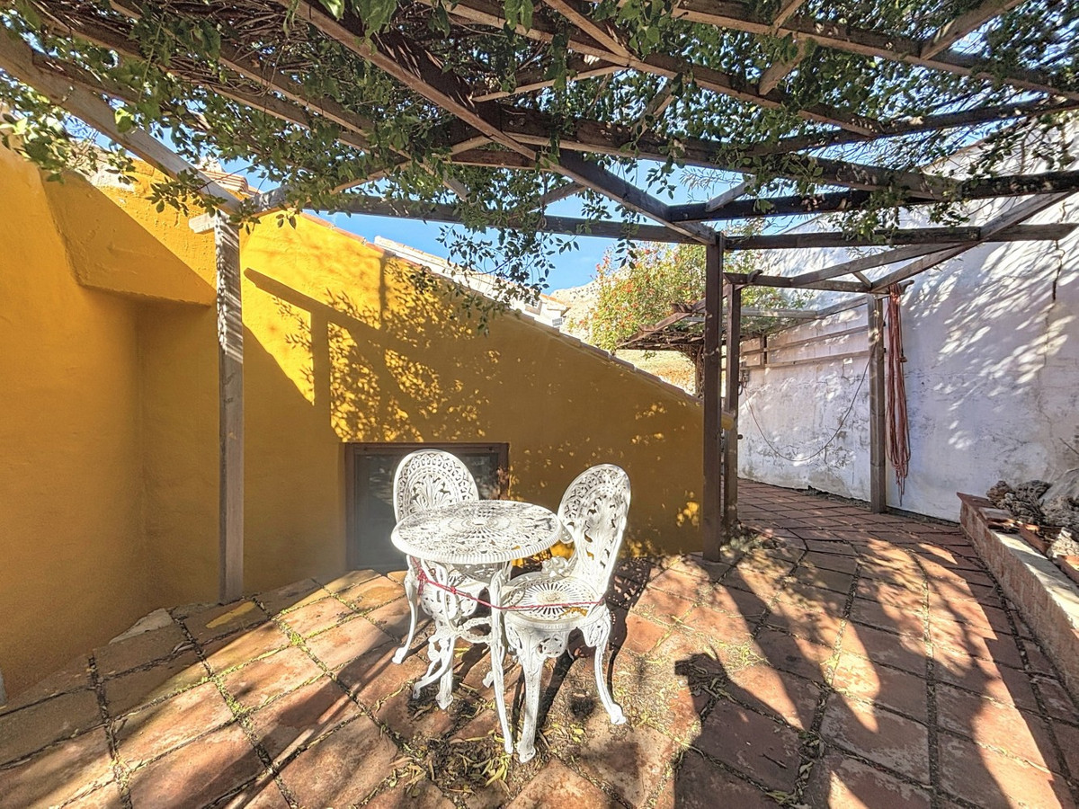 4 Bed Townhouse for sale in Periana Costa Del Sol East, Málaga, Spain
