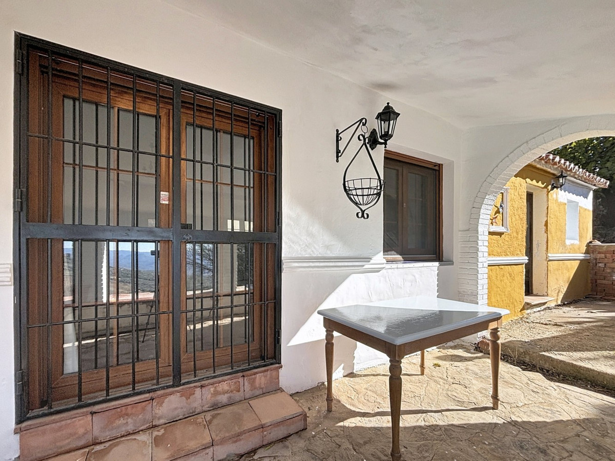 4 Bed Townhouse for sale in Periana Costa Del Sol East, Málaga, Spain