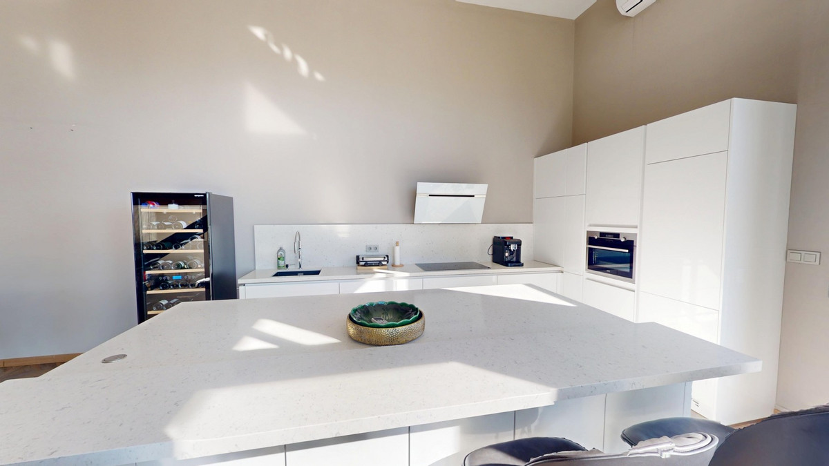 Se vende Villa - Chalet de 4 dormitorios en Costa Del Sol, Málaga, España