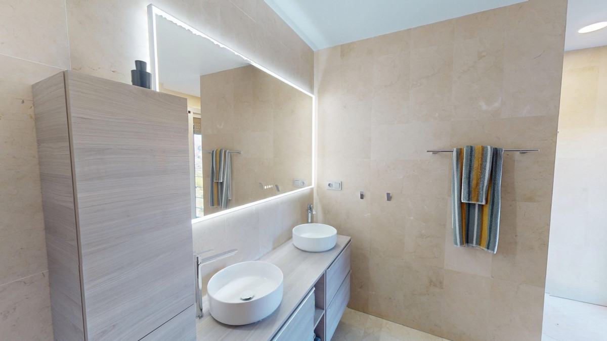 Se vende Villa - Chalet de 4 dormitorios en Costa Del Sol, Málaga, España