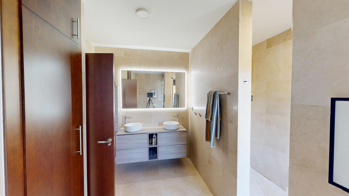 Se vende Villa - Chalet de 4 dormitorios en Costa Del Sol, Málaga, España