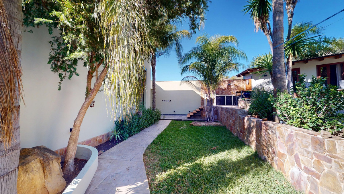 Se vende Villa - Chalet de 4 dormitorios en Costa Del Sol, Málaga, España