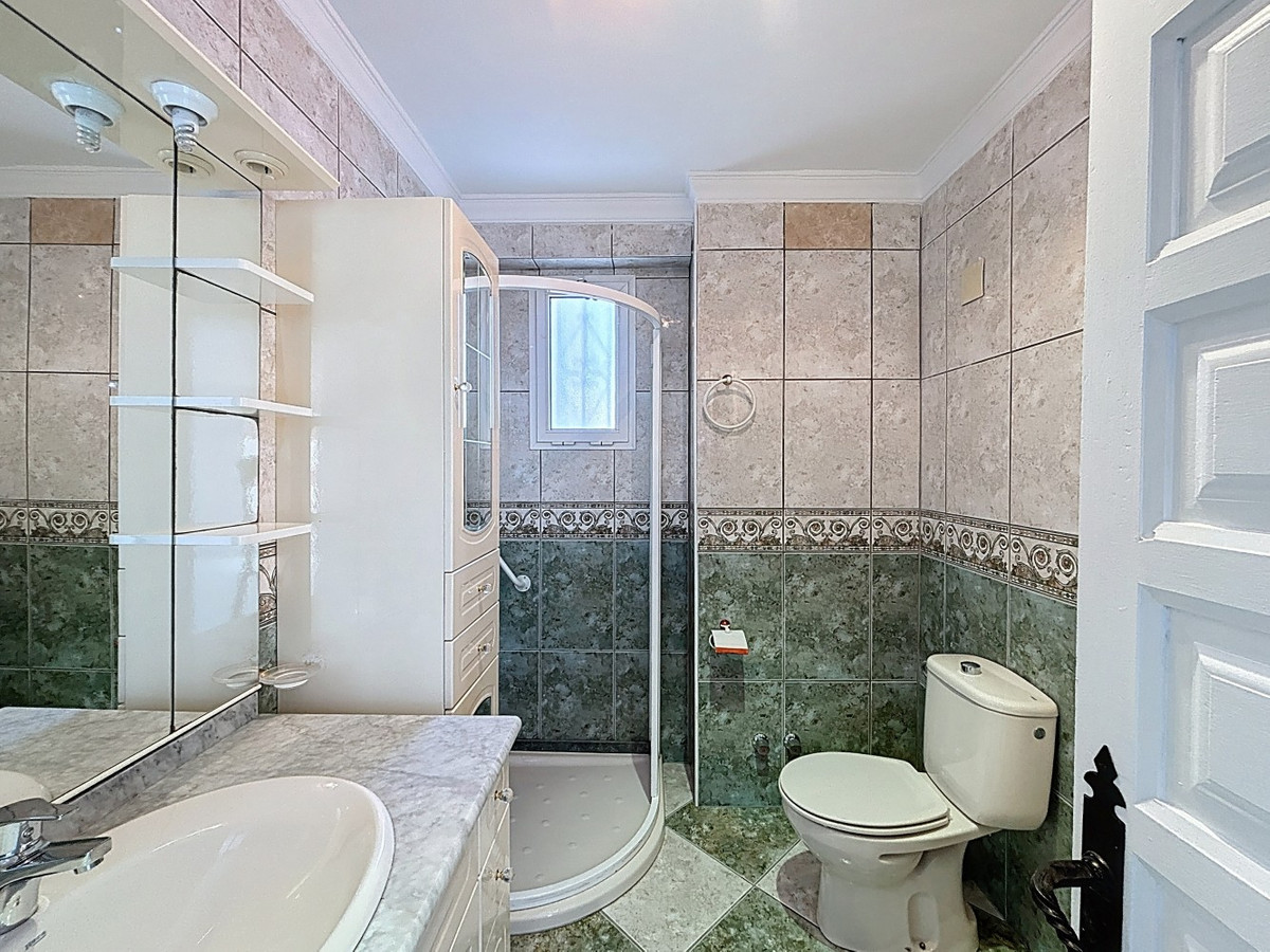 3 Bed Apartment for sale in Torre Del Mar Costa Del Sol East, Málaga, Spain