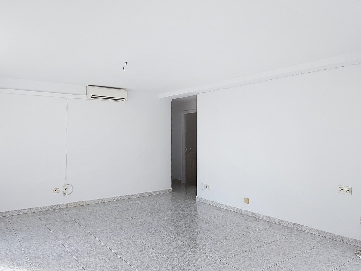 3 Bed Apartment for sale in Torre Del Mar Costa Del Sol East, Málaga, Spain
