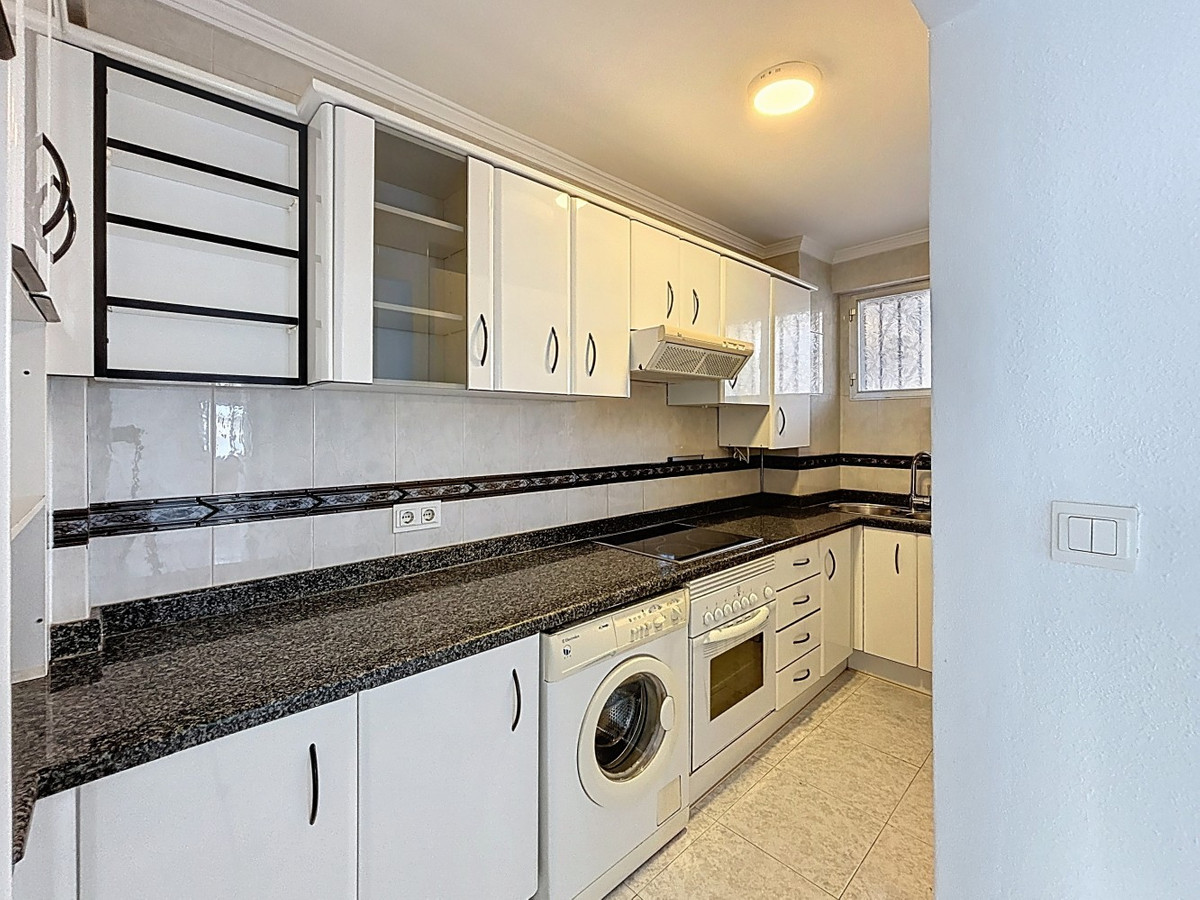 3 Bed Apartment for sale in Torre Del Mar Costa Del Sol East, Málaga, Spain