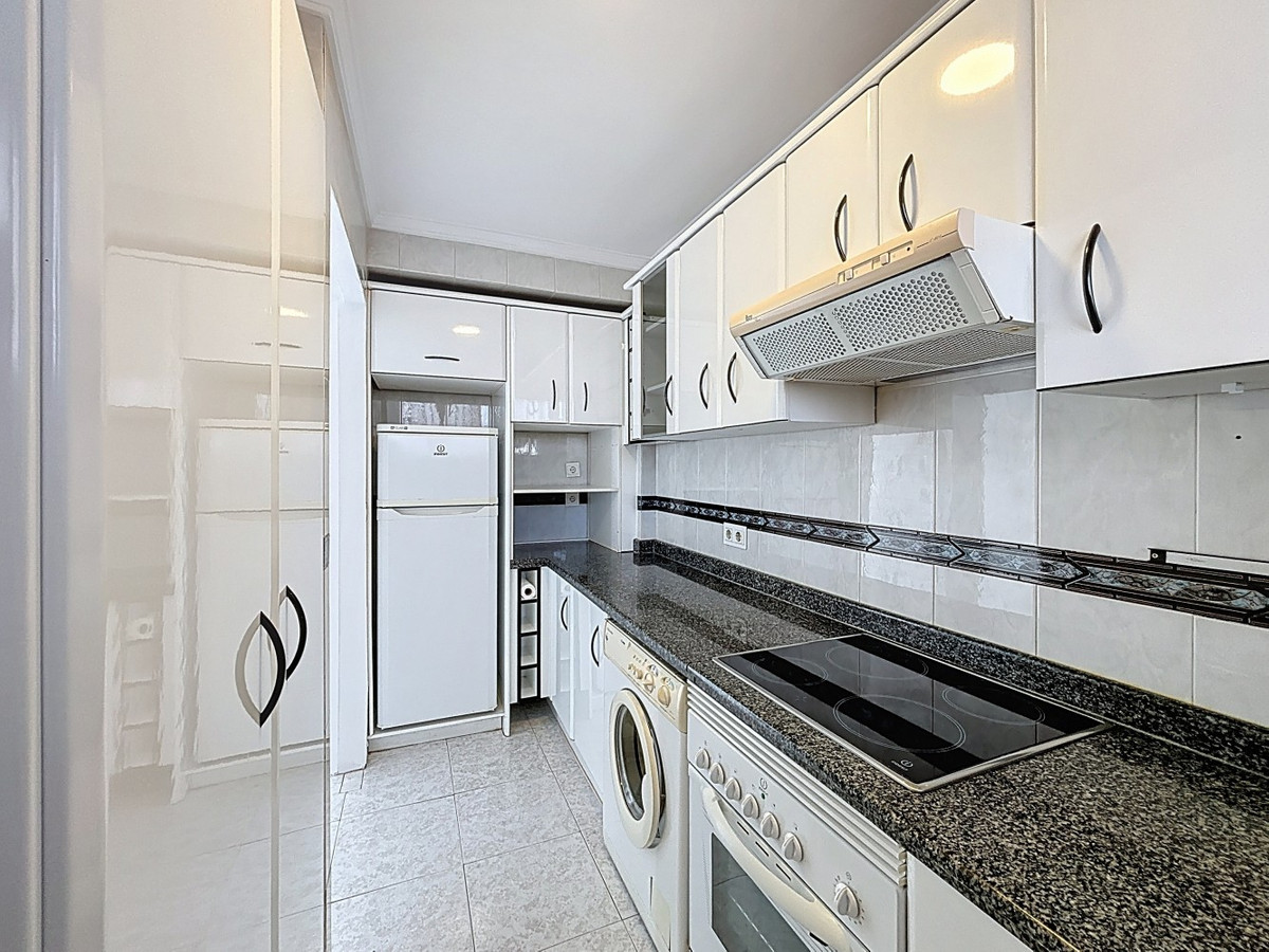3 Bed Apartment for sale in Torre Del Mar Costa Del Sol East, Málaga, Spain