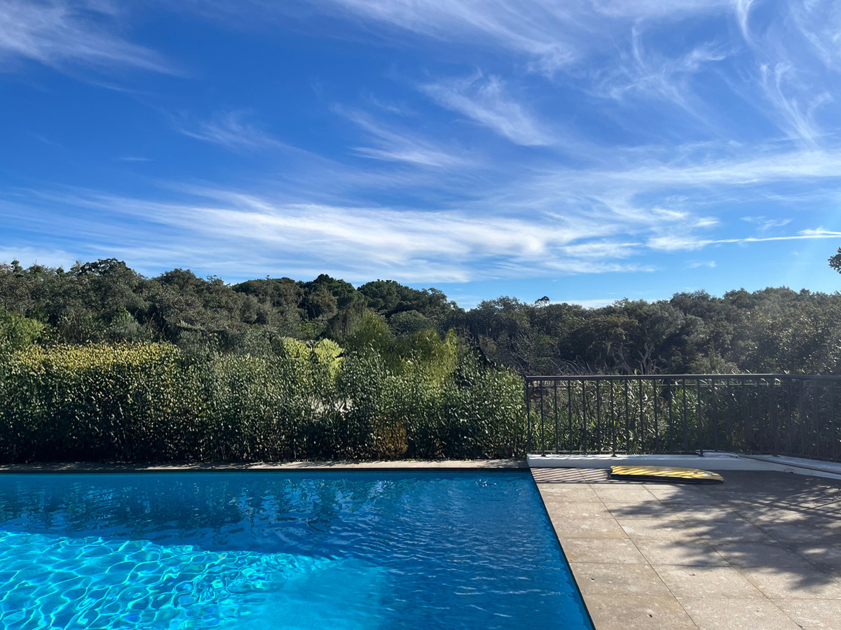 Se vende Villa - Chalet de 4 dormitorios en Costa Del Sol, Cadiz, España