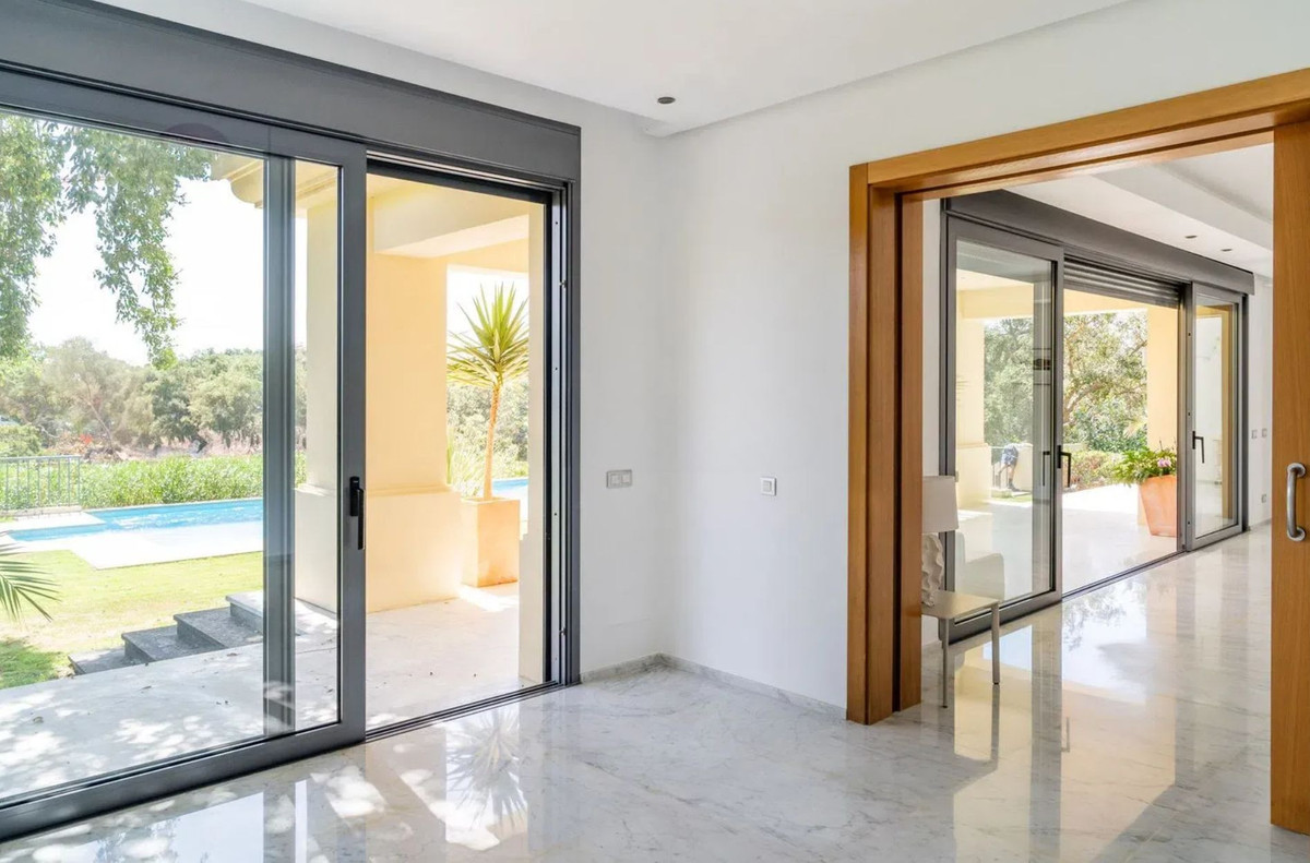 Se vende Villa - Chalet de 4 dormitorios en Costa Del Sol, Cadiz, España