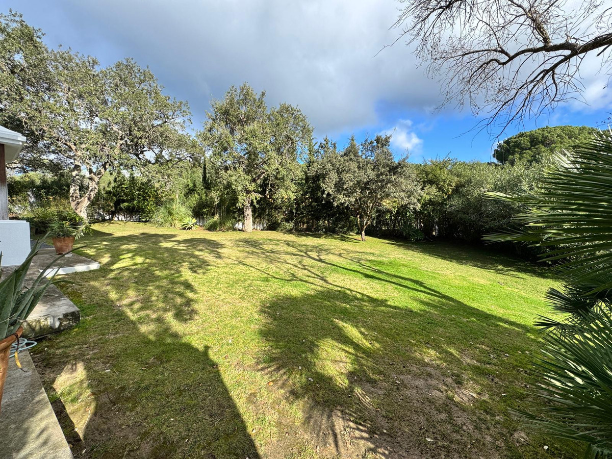 Se vende Villa - Chalet de 4 dormitorios en Costa Del Sol, Cadiz, España