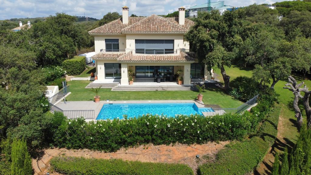 Se vende Villa - Chalet de 4 dormitorios en Costa Del Sol, Cadiz, España