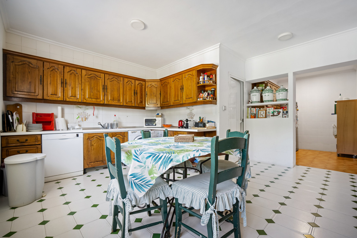 4 Bed Townhouse for sale in Marbella Costa Del Sol, Málaga, Spain