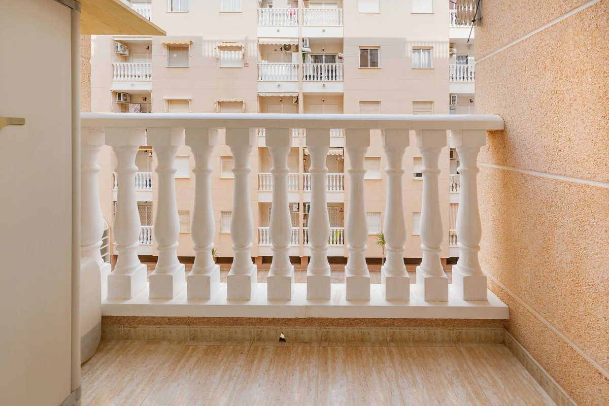 Se vende Apartamento Planta Media de 3 dormitorios en Costa Blanca, Alicante, España