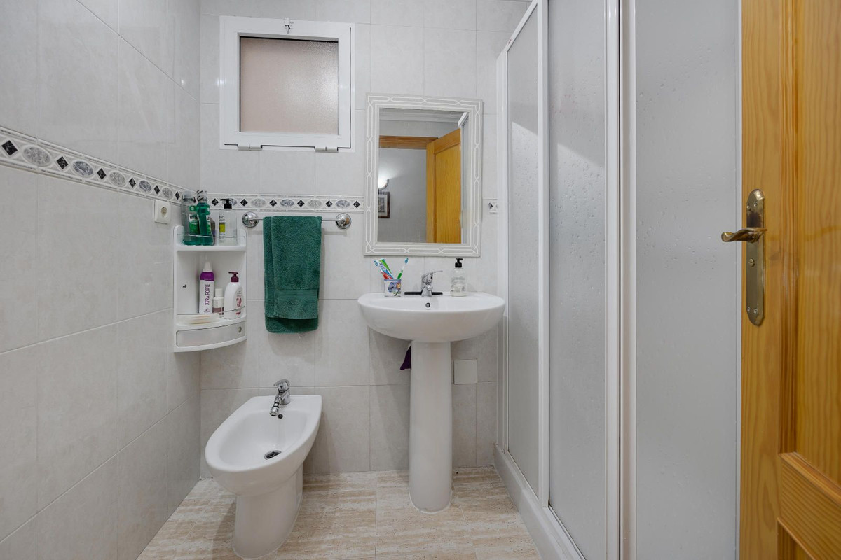Se vende Apartamento Planta Media de 3 dormitorios en Costa Blanca, Alicante, España