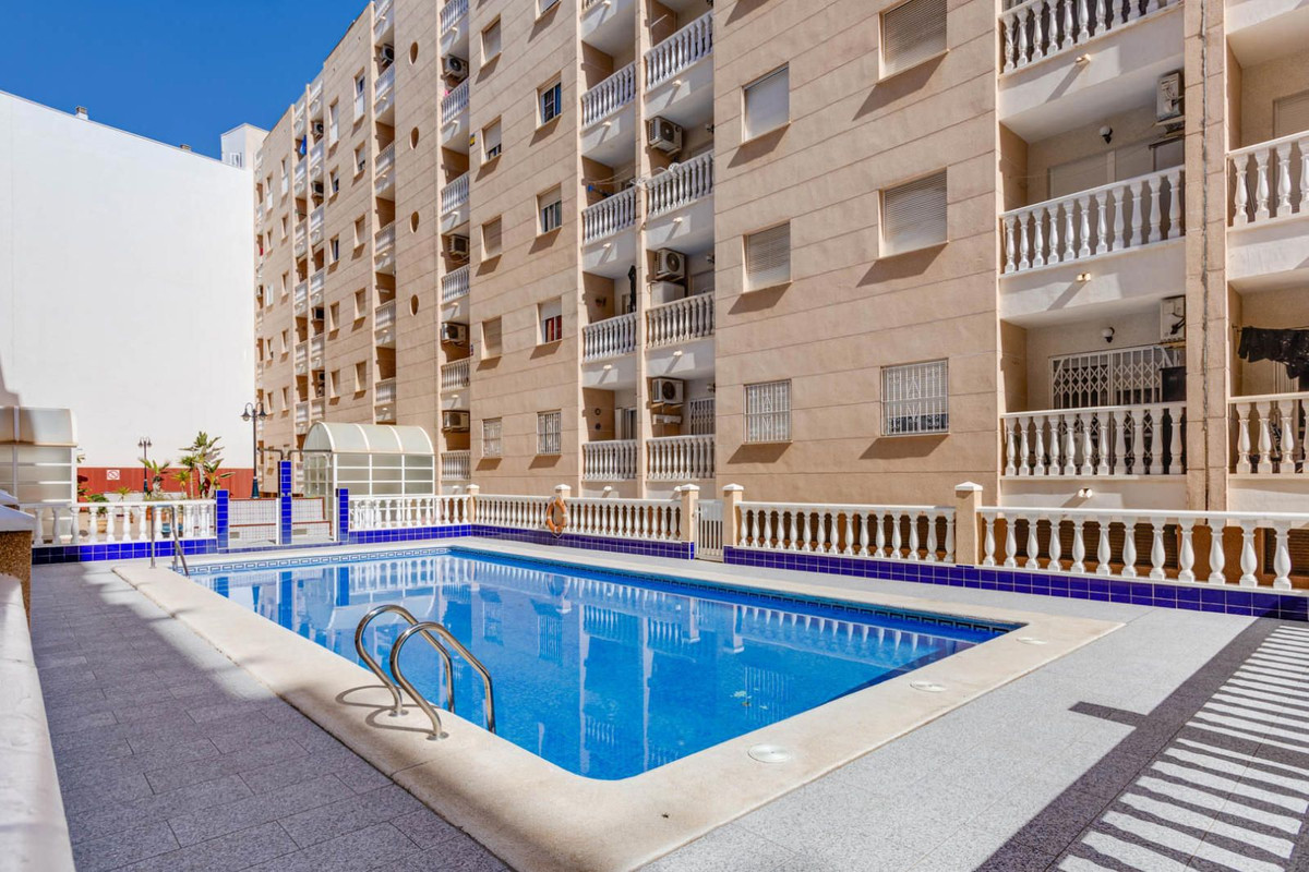 Se vende Apartamento Planta Media de 3 dormitorios en Costa Blanca, Alicante, España