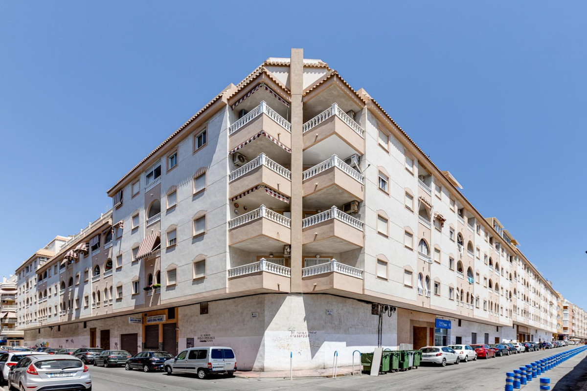 Se vende Apartamento Planta Media de 3 dormitorios en Costa Blanca, Alicante, España