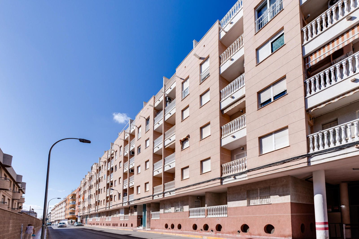 Se vende Apartamento Planta Media de 3 dormitorios en Costa Blanca, Alicante, España