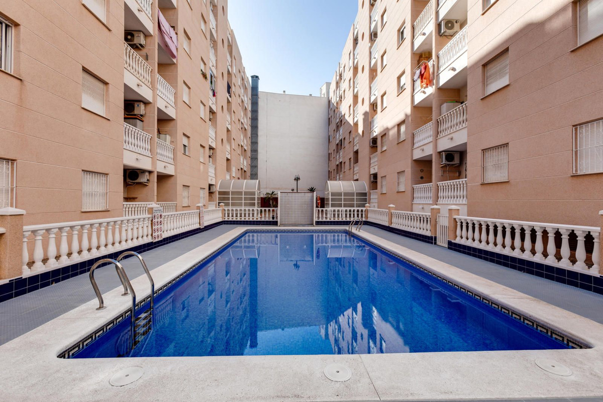 Se vende Apartamento Planta Media de 3 dormitorios en Costa Blanca, Alicante, España