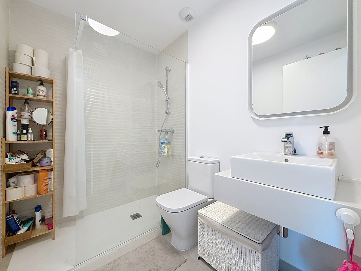 Se vende Apartamento Planta Media de 3 dormitorios en Costa Del Sol, Málaga, España