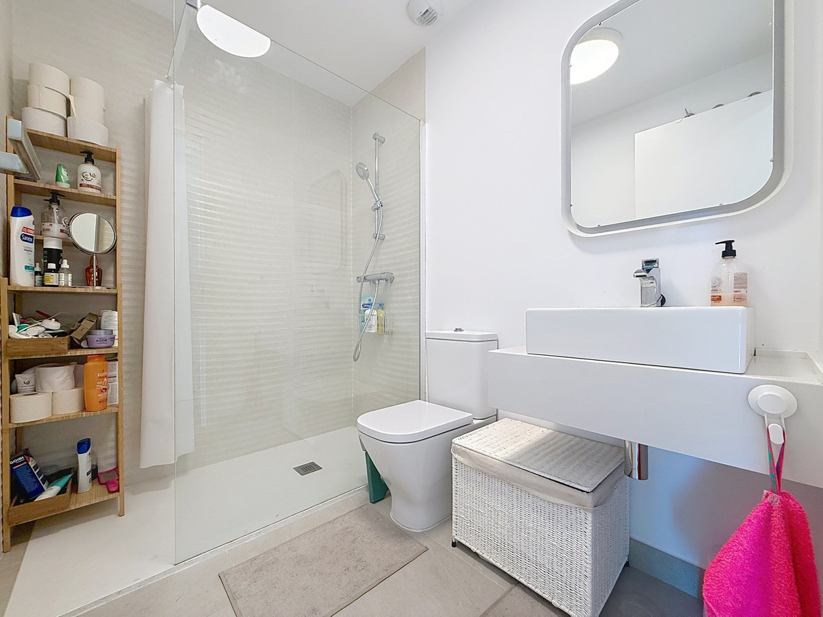 Se vende Apartamento Planta Media de 3 dormitorios en Costa Del Sol, Málaga, España