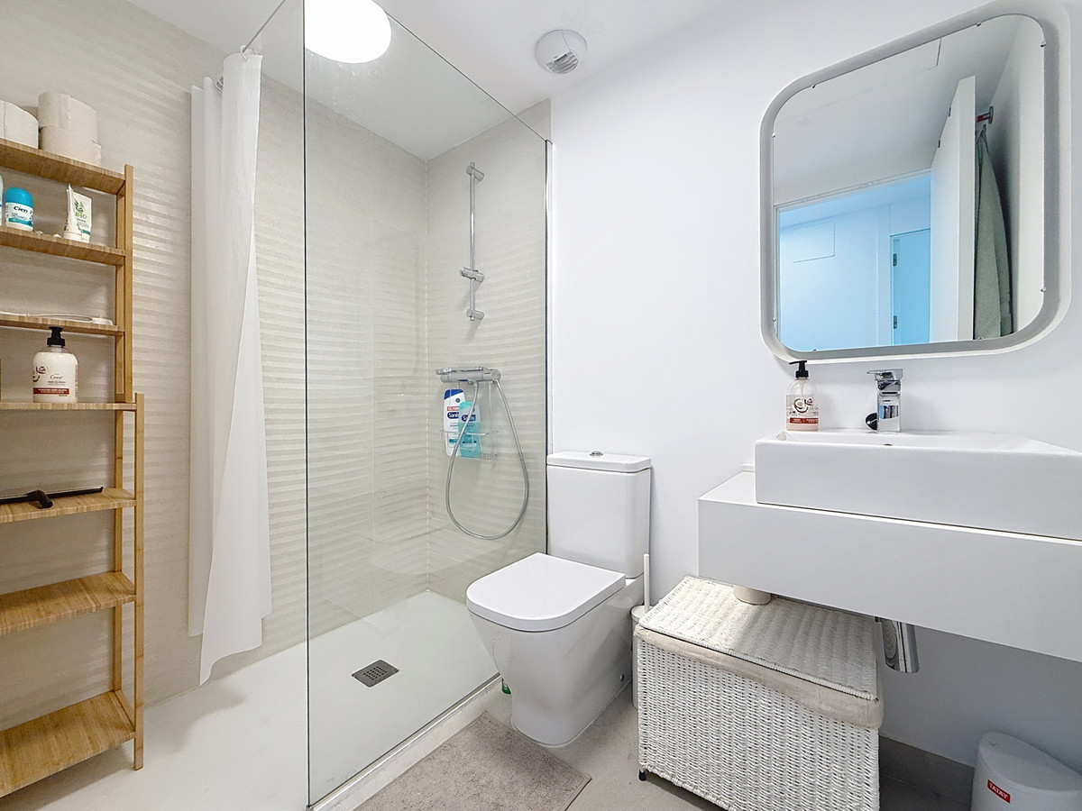 Se vende Apartamento Planta Media de 3 dormitorios en Costa Del Sol, Málaga, España