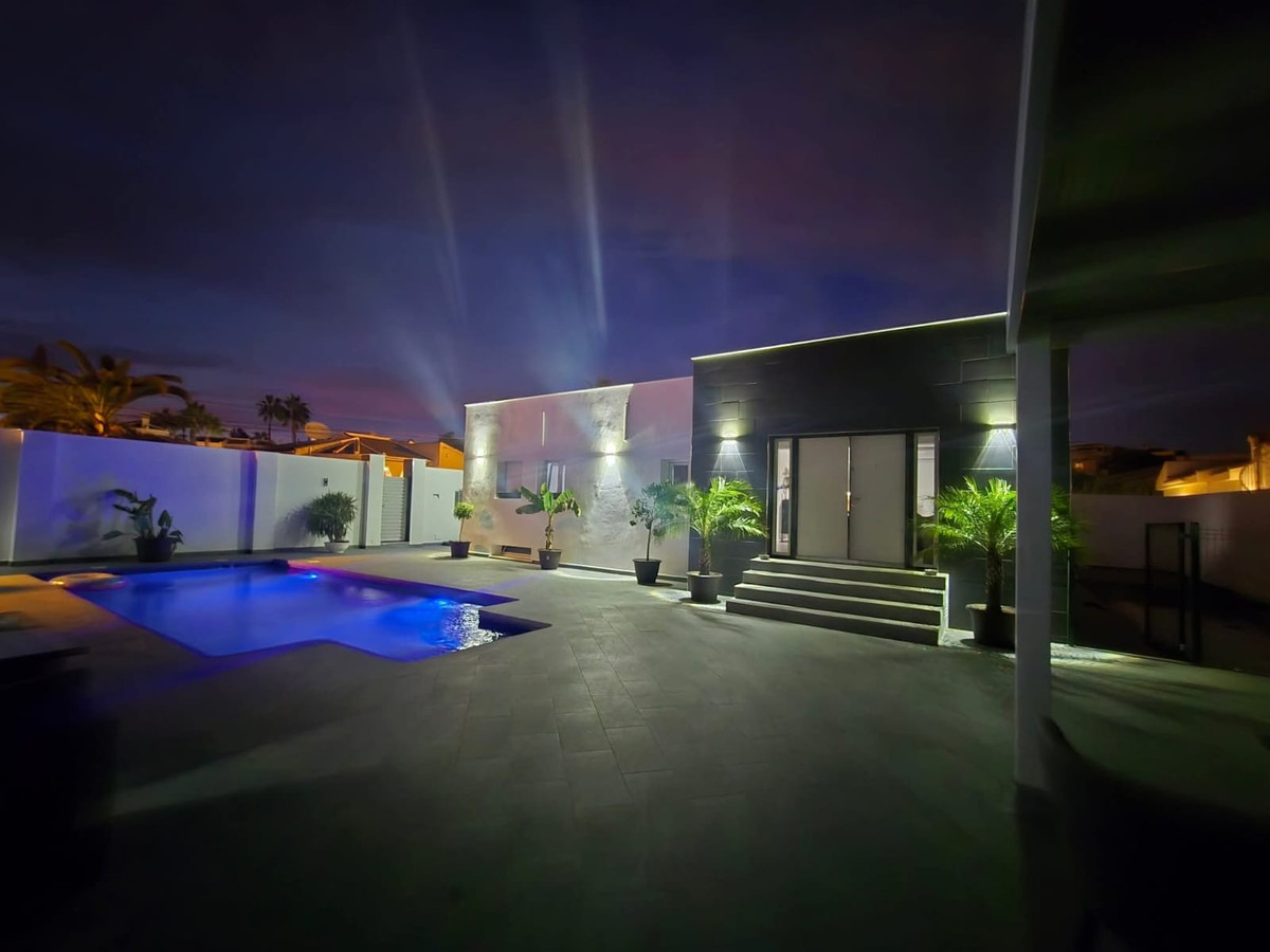 Se vende Villa - Chalet de 5 dormitorios en Costa Blanca, Alicante, España