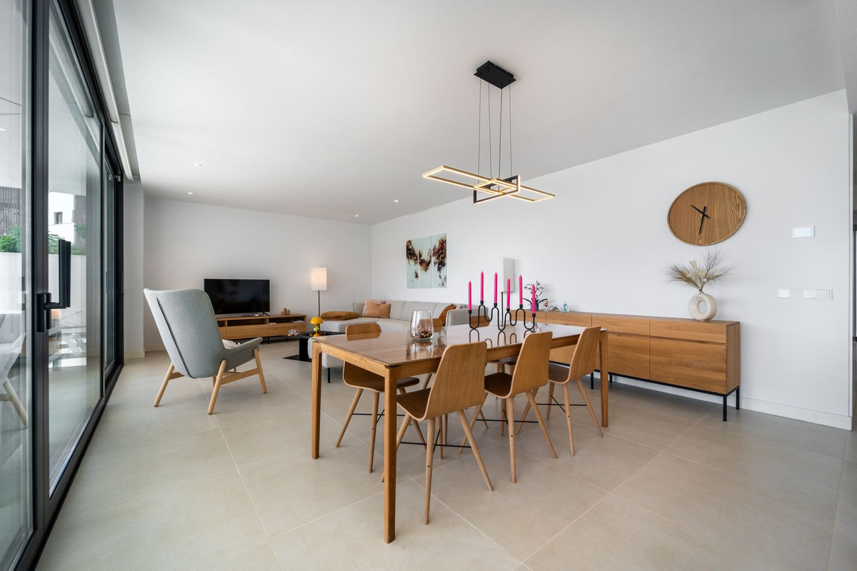 3 Bed Apartment for sale in Fuengirola Costa Del Sol, Málaga, Spain