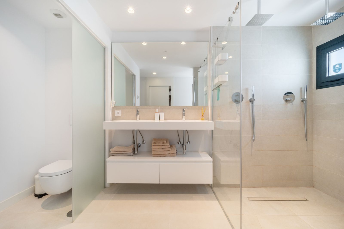 3 Bed Apartment for sale in Fuengirola Costa Del Sol, Málaga, Spain