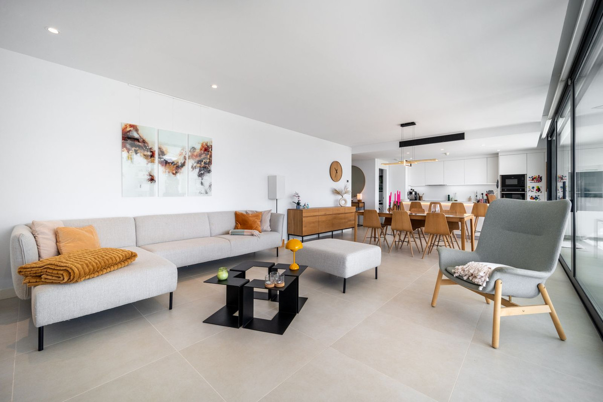 3 Bed Apartment for sale in Fuengirola Costa Del Sol, Málaga, Spain