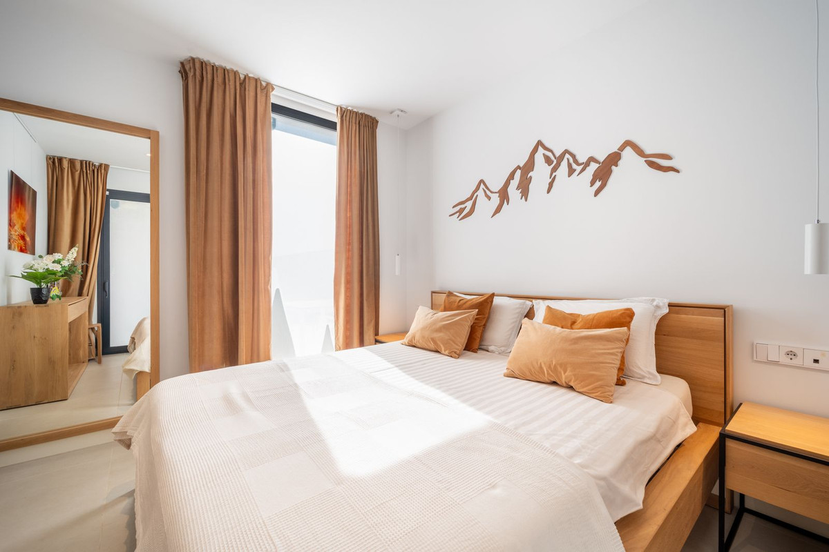 3 Bed Apartment for sale in Fuengirola Costa Del Sol, Málaga, Spain