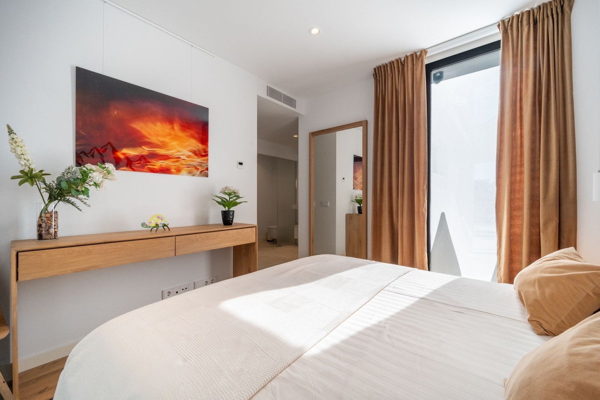 3 Bed Apartment for sale in Fuengirola Costa Del Sol, Málaga, Spain