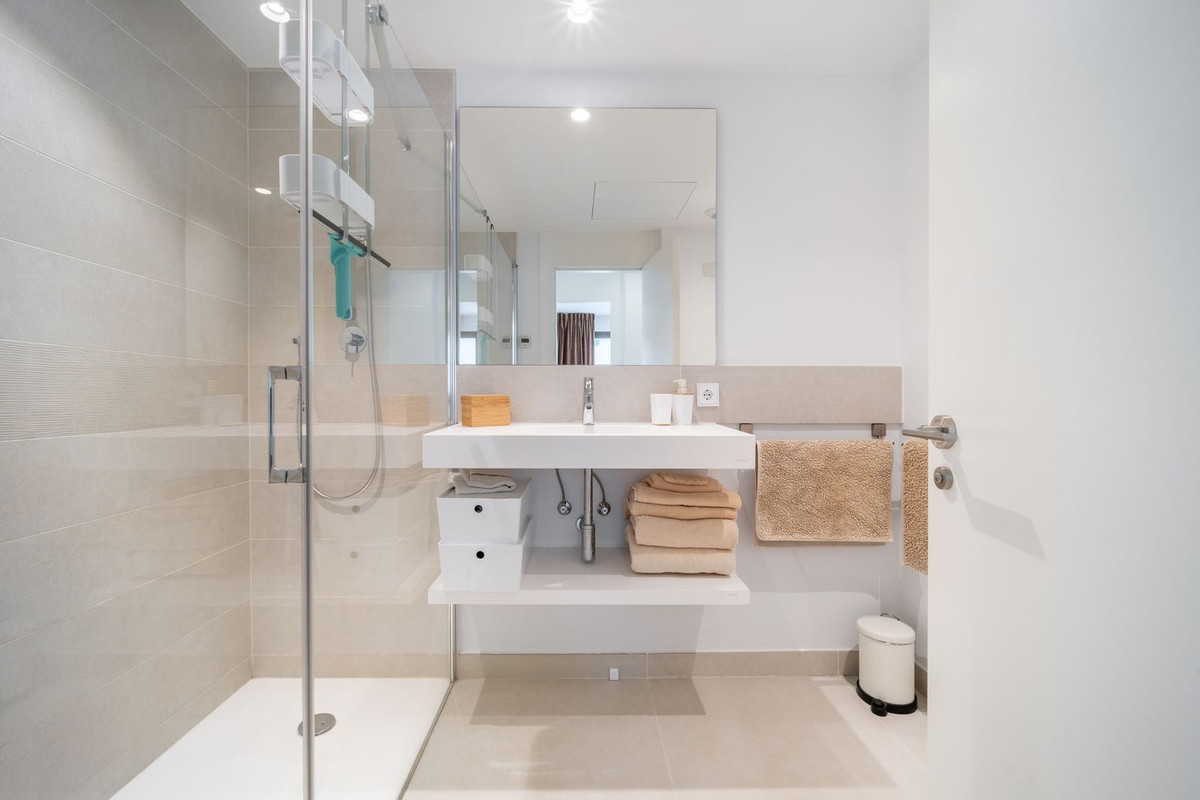 3 Bed Apartment for sale in Fuengirola Costa Del Sol, Málaga, Spain