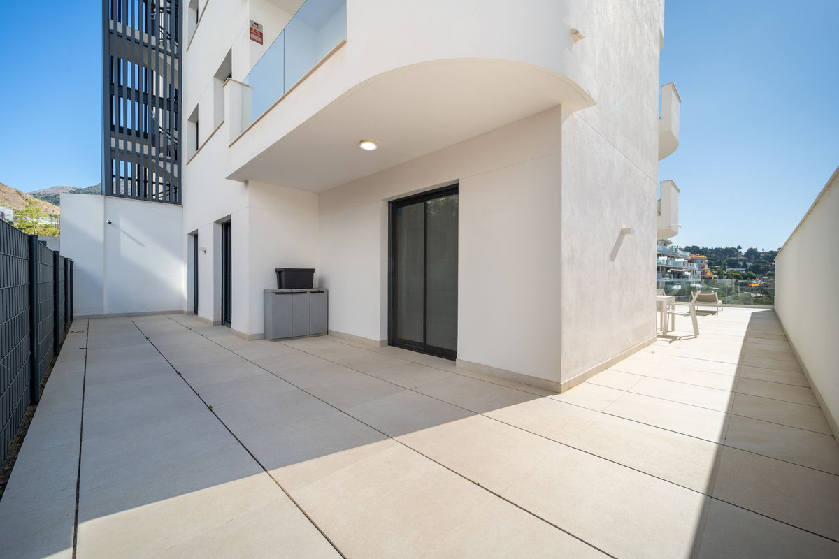 3 Bed Apartment for sale in Fuengirola Costa Del Sol, Málaga, Spain