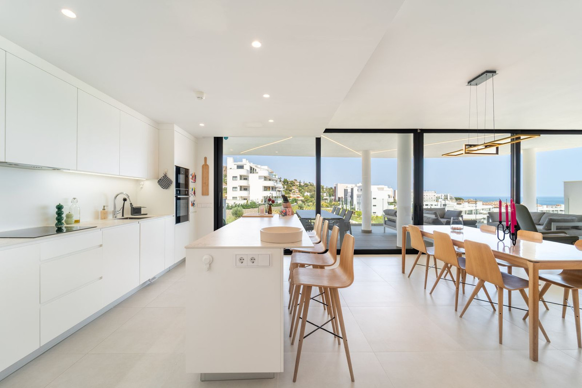 3 Bed Apartment for sale in Fuengirola Costa Del Sol, Málaga, Spain