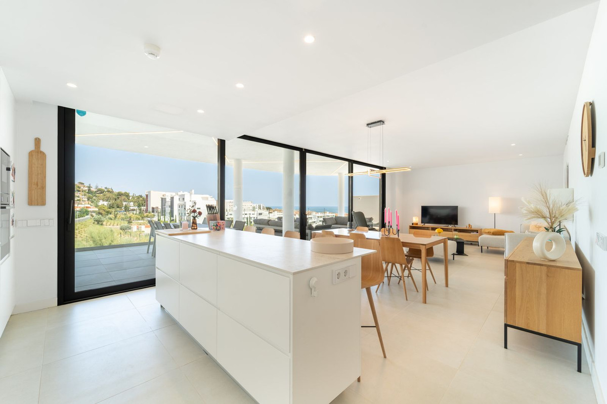 3 Bed Apartment for sale in Fuengirola Costa Del Sol, Málaga, Spain