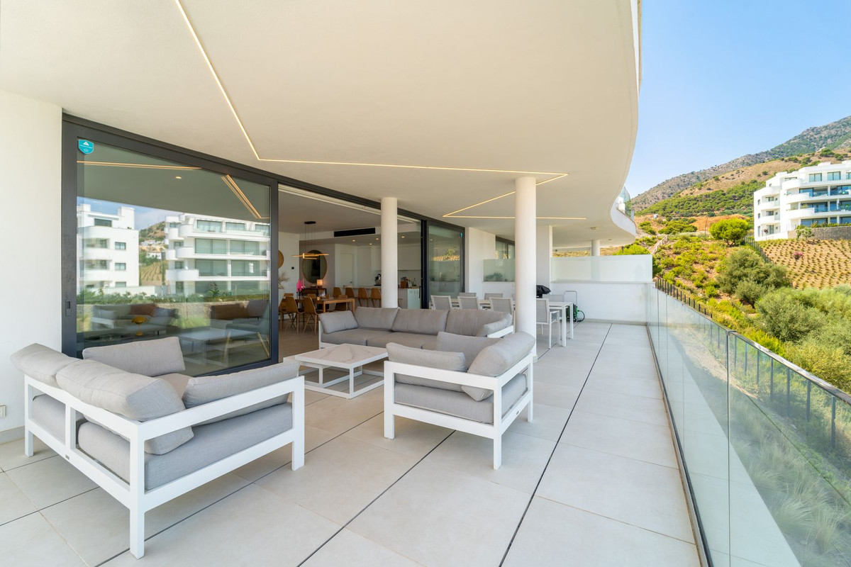 3 Bed Apartment for sale in Fuengirola Costa Del Sol, Málaga, Spain