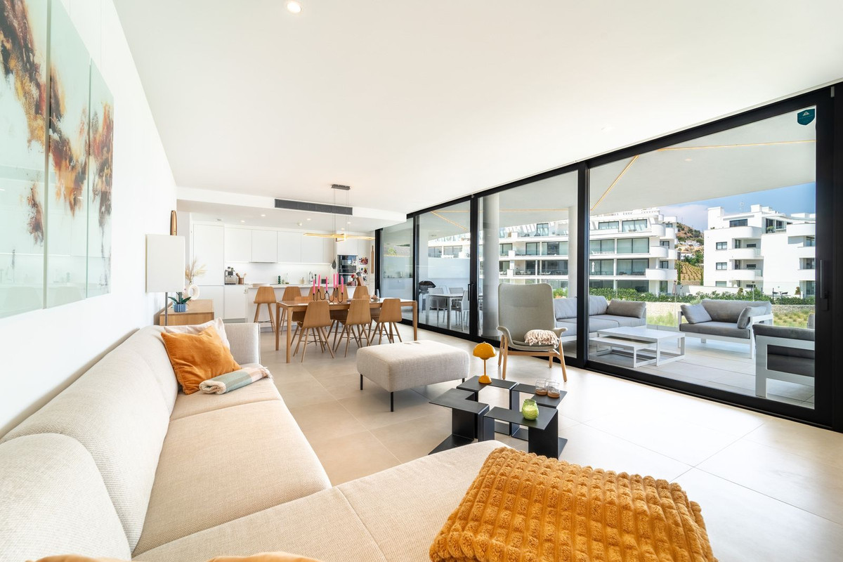 3 Bed Apartment for sale in Fuengirola Costa Del Sol, Málaga, Spain