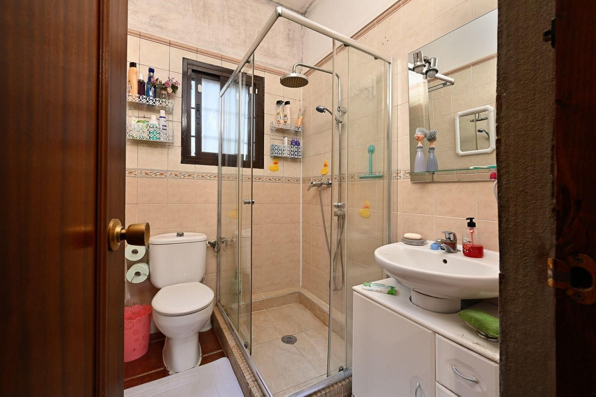 Se vende Finca - Cortijo de 2 dormitorios en Costa Del Sol, Málaga, España