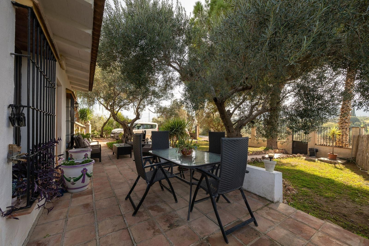 Se vende Finca - Cortijo de 2 dormitorios en Costa Del Sol, Málaga, España