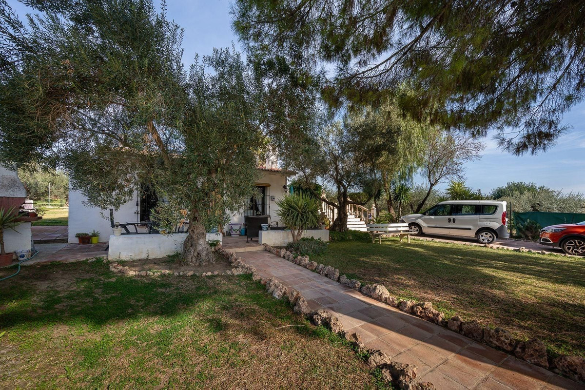 Se vende Finca - Cortijo de 2 dormitorios en Costa Del Sol, Málaga, España