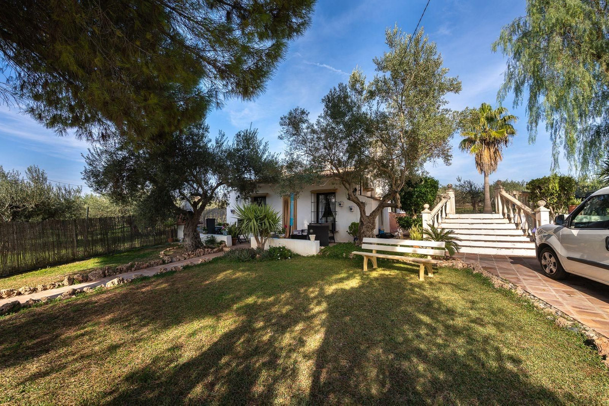 Se vende Finca - Cortijo de 2 dormitorios en Costa Del Sol, Málaga, España