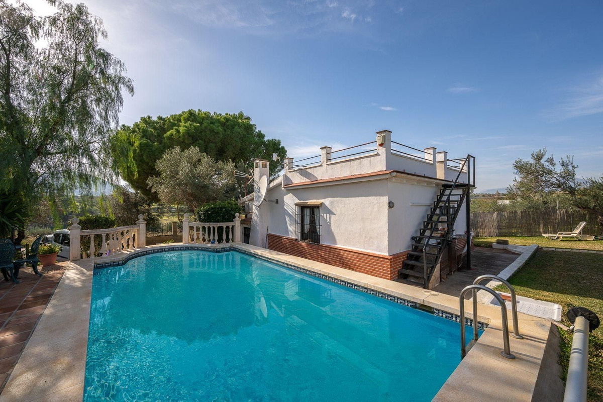 Se vende Finca - Cortijo de 2 dormitorios en Costa Del Sol, Málaga, España