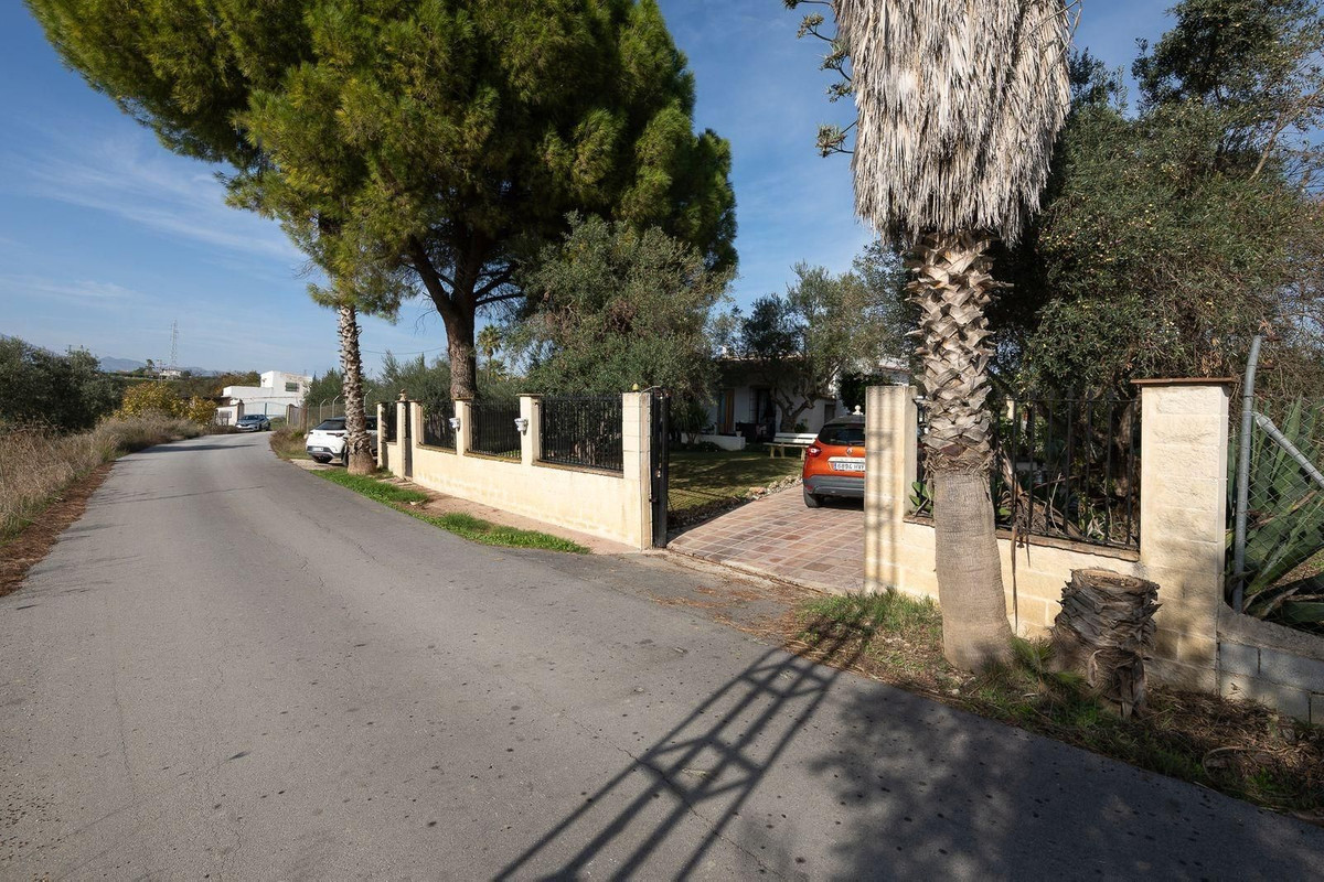Se vende Finca - Cortijo de 2 dormitorios en Costa Del Sol, Málaga, España